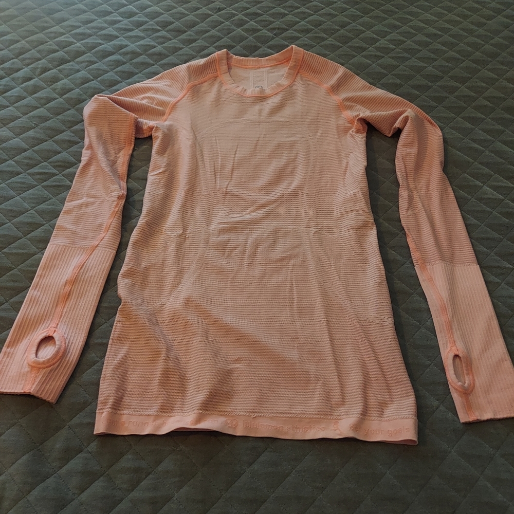 Lululemon women's shirt